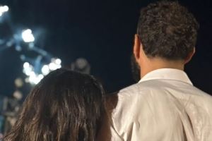 双冠在手佳人在侧！37岁本泽马与影星女友看烟花，沙特养老度蜜月