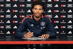 记者：曼联主帅阿莫林很看好队内的19岁边锋伊森-威廉姆斯