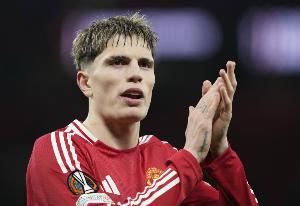 罗马诺：那不勒斯并没有接触加纳乔，球员希望留在英超踢球