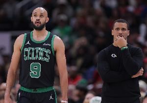 德里克-怀特：过去一周马祖拉帮我训练抢篮板 很感激他这么做